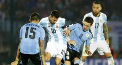Argentina-Uruguay protagonizan el duelo más atractivo de la fecha 5 de Eliminatoria. FOTO AFP