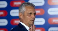 Reinaldo Rueda pidió perdón a la afición de Honduras. A sus 68 años de edad puso en duda su continuidad como técnico. FOTO AFP