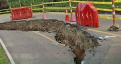 Así se encuentra la vía de acceso al municipio de Belmira. Las lluvias deterioraron la carretera, causando una grave falla geológica. FOTO: Cortesía Mi Antioquia