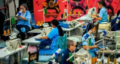 La fotografía del mercado laboral en 2025 es la de un país donde cada vez más personas trabajan, pero ganan menos y con menos derechos. FOTO: Camilo Suárez.