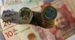 Si para el 30 de diciembre empresarios y sindicatos no llegan a un acuerdo, la decisión final sobre el salario mínimo recaerá en el presidente Gustavo Petro. Foto: EL COLOMBIANO