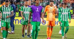 La caras largas de los jugadores de Nacional tras la eliminación de la Sudamericana. FOTO JUAN ANTONIO SÁNCHEZ