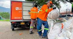 Recicladores de oficio y ciudadanos han sido fundamentales para aumentar el aprovechamiento de residuos reciclables en Medellín durante 2026. FOTO: Alcaldía de Medellín.