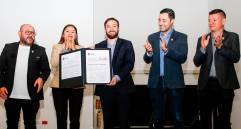 De izquierda a derecha: Andrés Rodríguez, Leticia Orrego, Agustín Laje, Sebastián López y Brisvani Arenas. FOTO Tomada de @elarmadilloco