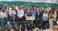 Los 73 mandatarios se congregaron en la sede de Indeportes Antioquia para hablar de la situación que se ha vivido por estos días. FOTO: MANUEL SALDARRIAGA