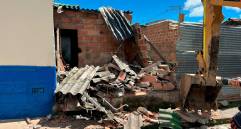 Esta fue una de las tres propiedades derribadas de manera conjunta entre la Gobernación de Antioquia, la Policía Antioquia y la Alcaldía de Abejorral, dentro de la estrategia contra la delincuencia en el departamento. FOTO: CORTESÍA GOBERNACIÓN DE ANTIOQUIA