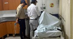 El alcalde de Medellín, Federico Gutiérrez, estuvo acompañado del secretario de Seguridad de Medellín con quien visitó a los policías y les dio palabras de aliento. FOTO: Cortesía cuenta de X de Federico Gutiérrez