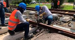 Operarios de la empresa Sytecsa realizando labores en el Metro de Medellín. FOTO: Cortesía.
