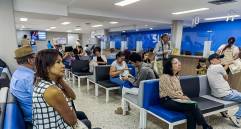 Pacientes de una EPS esperan ser atendidos en una de las sedes médicas de estas entidades. FOTO: Julio César Herrera Echeverri