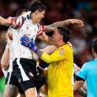Fernando Muslera fue la gran figura de Estudiantes de La Plata al detener tres cobros en la tanda de penaltis contra Flamengo y asegurar el paso a la final de la Libertadores. FOTO: CORTESÍA @LibertadoresBR