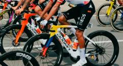 Egan vivió este jueves una jornada “tranquila” en el Giro. La alta exigencia se aproxima. FOTO X-INEOS