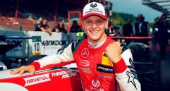Mick Schumacher tiene 23 años. En Mercedes espera seguir progresando para sostenerse en la Fórmula Uno. FOTO AFP