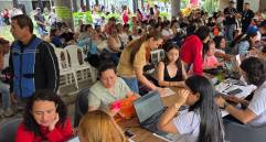 Jornada de caracterización de personas que buscan vivienda en Medellín. FOTO: Cortesía Alcaldía de Medellín.