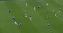 Esta es la acción en la que Cristiano Ronaldo parte en el medio de los centrales de Croacia, pero su gol fue anulado, por presunto fuera de lugar. FOTO PANTALLAZO