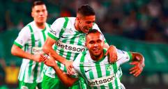 El festejo de la anotación de Andrés Sarmiento, que se convirtió en el 2-1 definitivo a favor de Nacional. FOTO MANUEL SALDARRIAGA