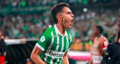 Juan Manuel Rengifo se ha vuelto un festejo habitual en los clásicos. FOTO MANUEL SALDARRIAGA