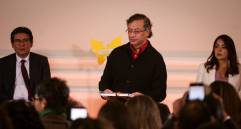 Gustavo Petro radicó ante el Senado una solicitud para salir de Colombia durante un año y atender compromisos personales, sociales, políticos y académicos. FOTO: Colprensa. 