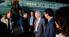 Gustavo Petro y la delegación colombiana a su llegada a Buenos Aires. FOTO: CORTESÍA PRESIDENCIA