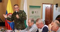 El consejo de seguridad realizado este miércoles en Santa Rosa de Osos estuvo encabezado por Andrés Julián Rendón, representantes de la Fuerza Pública y los mandatarios de Carolina del Príncipe, Gómez Plata y Yolombó, entre otras autoridades. Foto: Cortesía