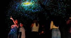 El domo móvil cuenta con un proyector 4K y 15.000 lúmenes. FOTO: Camilo Suárez