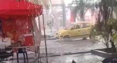 En algunos puntos de Medellín, como en la glorieta de Monterrey, se reportan inundaciones. Imagen tomada de redes sociales. 