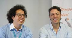 El exsecretario de Juventud, Alejandro Matta, y el exalcalde Daniel Quintero durante un acto de gobierno meses antes de su renuncia a la Alcaldía de Medellín. FOTO Cortesía. 