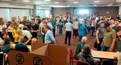 En las pasadas votaciones de primer vuelta, el puesto de votación del centro comercial San Diego fue trasladado al piso 11, dificultado el ingreso y generando largas filas para entrar. Foto: Cristian Álvarez.
