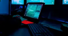 Entidades financieras como Nubank y Davivienda activaron protocolos de seguridad ante reportes de posibles filtraciones de datos. FOTO GETTY. 