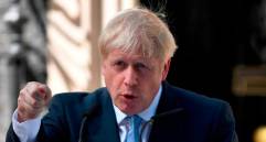 Boris Johnson nombró como directivo de la BBC a un funcionario que le ayudó a tener un préstamos. FOTO: EFE