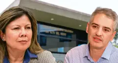 La fiscal Luz Adriana Camargo, el gobernador Andrés Julián Rendón, y detrás uno de los CAI en plena operación. FOTO ARCHIVO