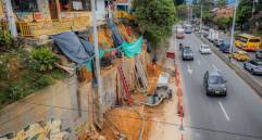 El muro de contención que se instaló en la Autopista Norte a la altura de Belalcázar, para evitar deslizamientos ante las fuertes lluvias. FOTO: Cortesía Alcaldía de Medellín 