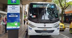 Uno de los buses que llega hasta el aeropuerto José María Córdova de Rionegro. Foto: Susana Cogua Pérez.