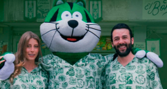 Bohío Playa y Atlético Nacional lanzaron su colección este 20 de abril tras una preventa que superó las expectativas. FOTO: CORTESÍA