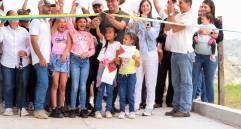 El alcalde de Marinilla, Julio Serna, no ha parado de inaugurar obras para la comunidad. Foto: Cortesía