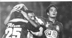 Ómar Franco, Diego Osorio y Víctor Marulanda, jugadores de Nacional en 1993. FOTO ARCHIVO EL COLOMBIANO