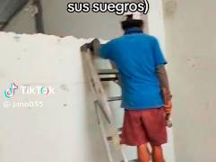 El protagonista del video aconseja que nadie construya donde sus suegros. CAPTURA DE PANTALLA
