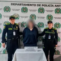 La mujer fue aprehendida dentro de un control rutinario de la policía en el terminal aéreo de Rionegro. FOTO: POLICÍA
