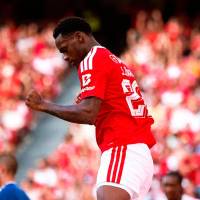 Jhon Durán acaba de llegar al Benfica de Portugal y anotó gol y brindó asistencia en el triunfo 5-1 ante Belenenses, en juego amistoso. FOTO: X-BENFICA