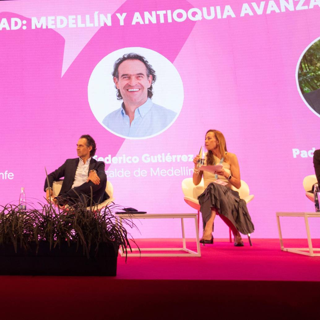 La conversación inicial puso sobre la mesa la visión de los líderes locales frente a los retos pendientes en equidad de género. FOTO: EL COLOMBIANO. 