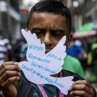 Varios municipios de Antioquia conmemoraron del Día Nacional de la Memoria y Solidaridad con las víctimas del conflicto armado en diferentes puntos de Medellín. Foto: Julio César Herrera Echeverri