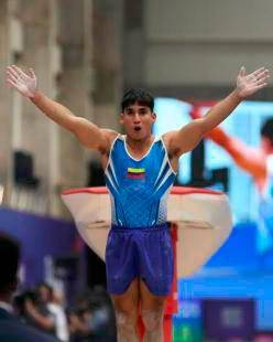 Keynher Camilo Vera Carrascal, otro alumno destacado de Jairo Ruiz, el mismo formador de Jossimar Calvo y del medallista olímpico Ángel Barajas. FOTO comité olímpico colombiano
