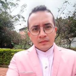 Denuncian que falsos policías están deteniendo a adolescentes afuera de centros comerciales y unidades deportivas de Medellín