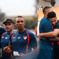 Amaranto Perea llegó para empezar su proceso con el DIM y, como lo muestra la imagen, tuvo un encuentro emotivo con jugadores como Frank Fabra. FOTO @DIM_Oficial