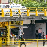 Comerciantes de los bajos de La Aguacatala defienden que actuaron “de buena fe” y que el problema es de la Alcaldía con la persona que firmó el contrato principal. FOTO: CAMILO SUÁREZ