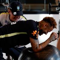 Neymar sigue en etapa de recuperación para poder jugar con Brasil el Mundial de Norteamérica. FOTO X-@CBF_Futebol