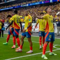 El técnico Néstor Lorenzo tiene un grupo base de jugadores que llevará al Mundial, pero la lista de posibilidades es amplia y podría armar hasta cinco nóminas competitivas. FOTO JUAN ANTONIO SÁNCHEZ