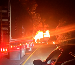 La quema del bus de transporte público ocurrió en el corregimiento de Mesopotamia, en el municipio de La Unión. FOTO CORTESÍA