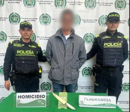 La Policía halló muerto a Argemiro Rivera Alvear, de 93 años, en una vivienda del barrio Villa Luz, en Engativá. Un hombre de 56 años fue capturado como presunto responsable. FOTO: Cortesía Policía 