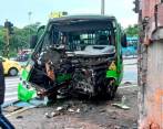 Así quedó el bus accidentado. FOTO FACEBOOK LS NOTICIAS 
