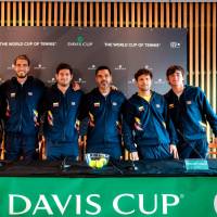 El equipo colombiano de la Copa Davis es capitaneado por Alejandro Falla (en el centro de la foto), y viene de vencer a Marruecos. Foto: Fedecoltenis